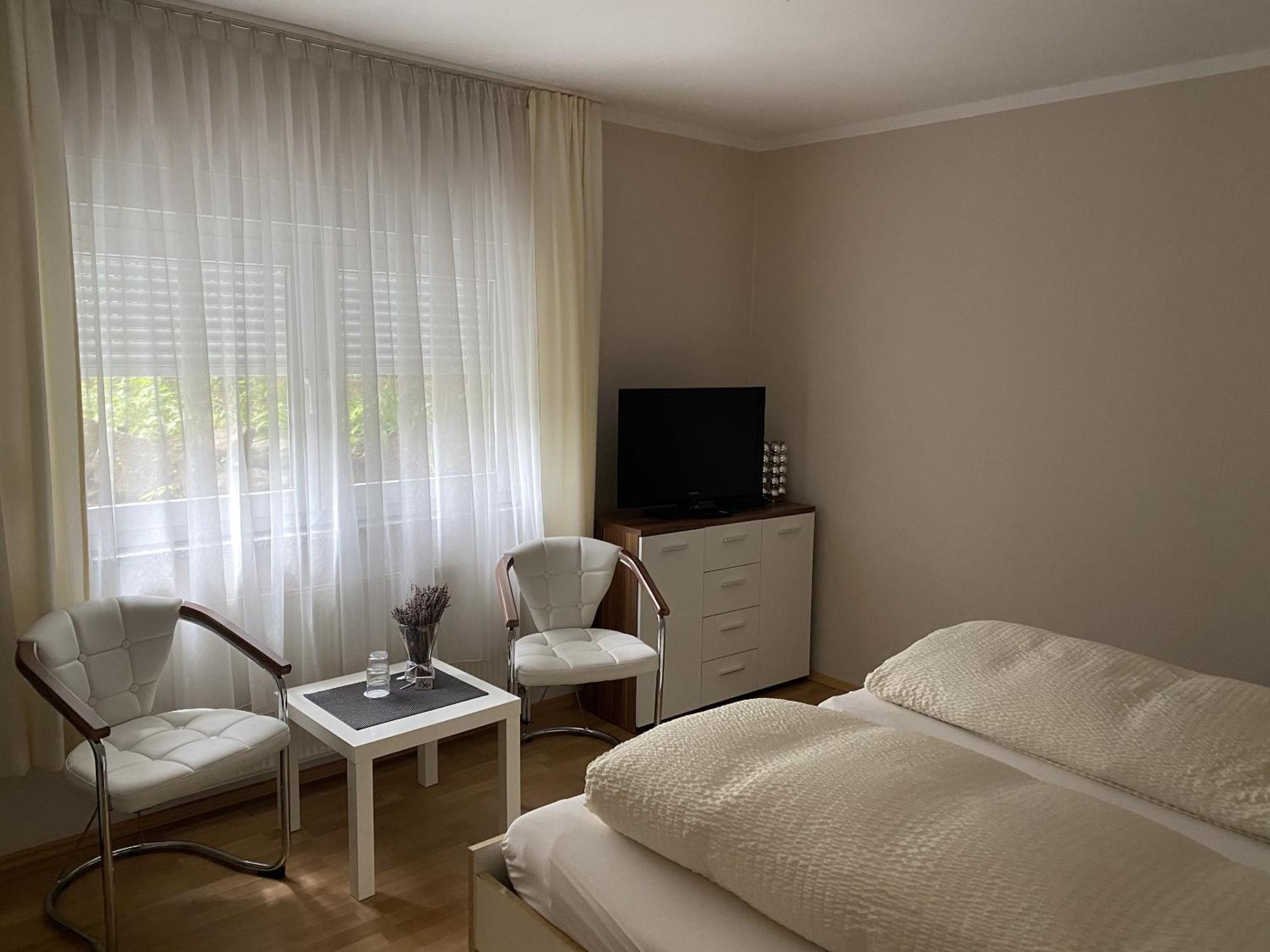 Apartments Und Zimmer Gaestehaus Matthias دريسدن الغرفة الصورة