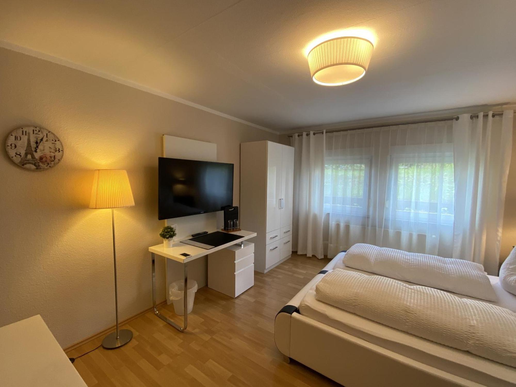 Apartments Und Zimmer Gaestehaus Matthias دريسدن الغرفة الصورة