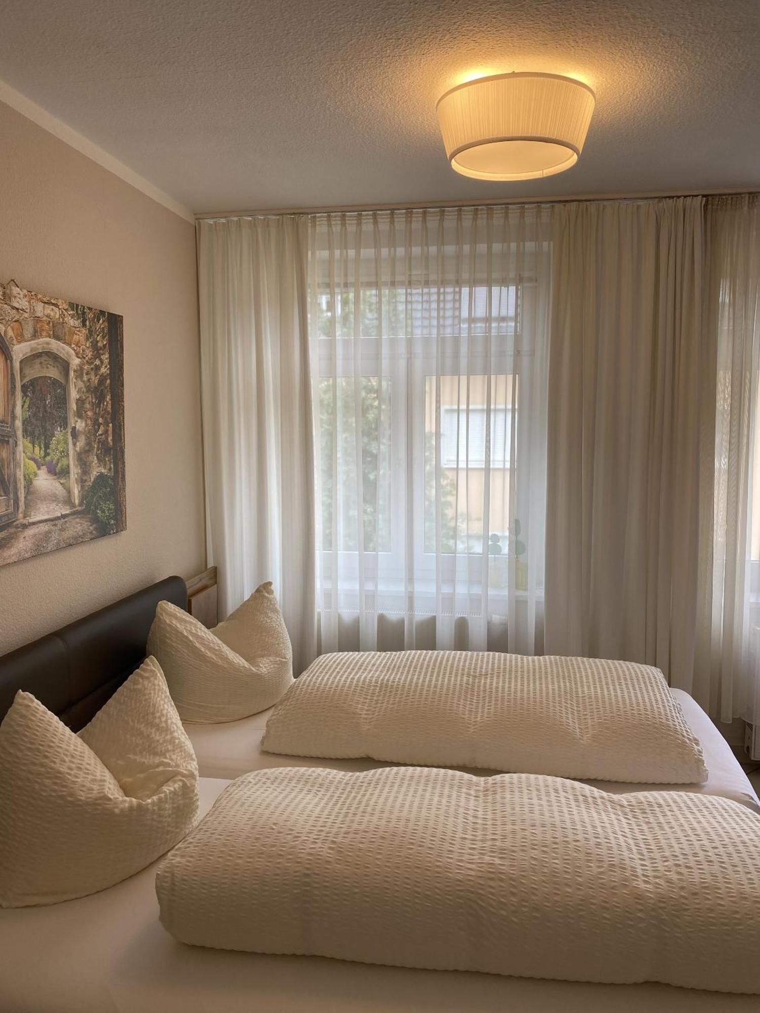 Apartments Und Zimmer Gaestehaus Matthias دريسدن الغرفة الصورة