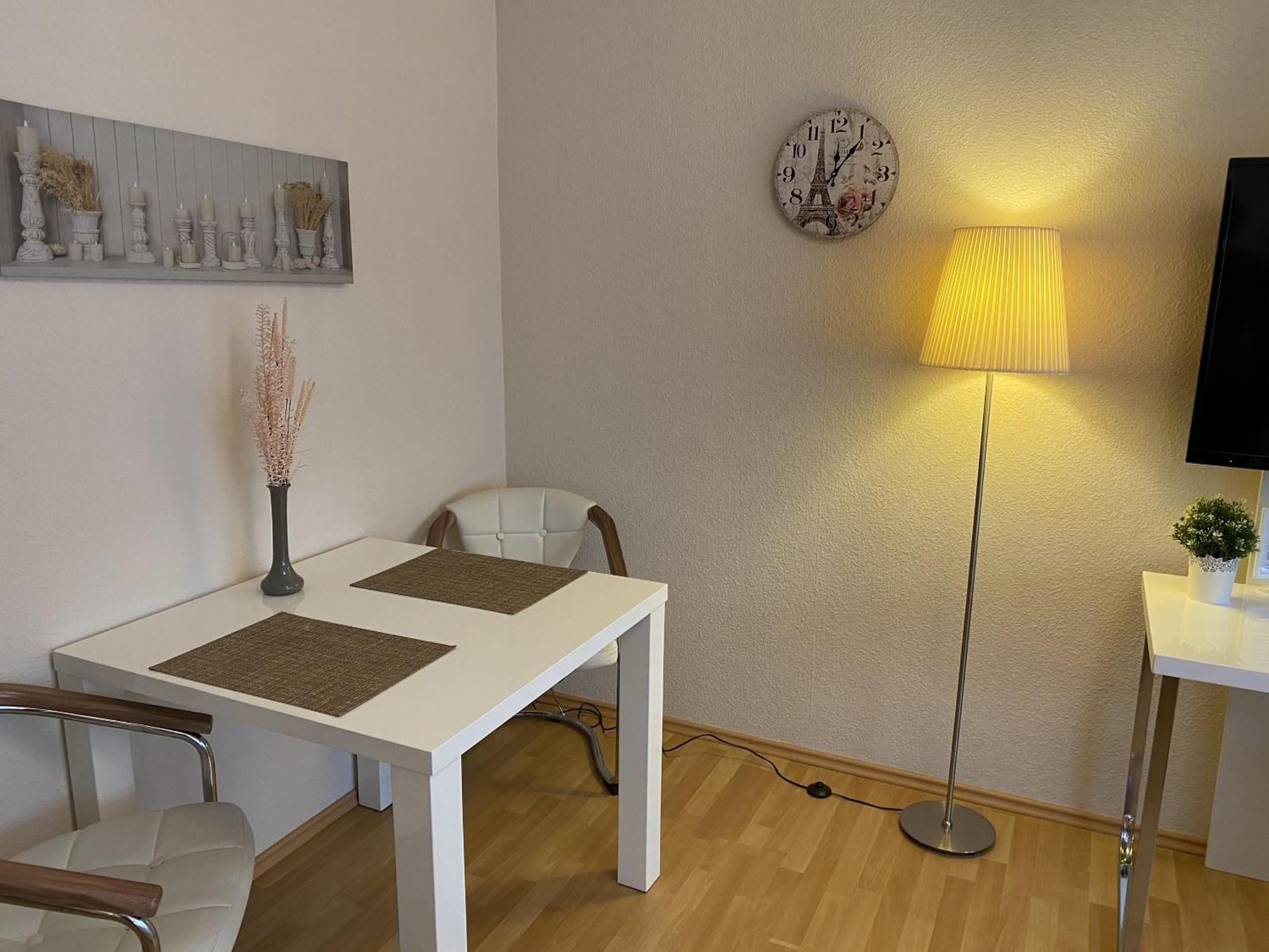Apartments Und Zimmer Gaestehaus Matthias دريسدن الغرفة الصورة