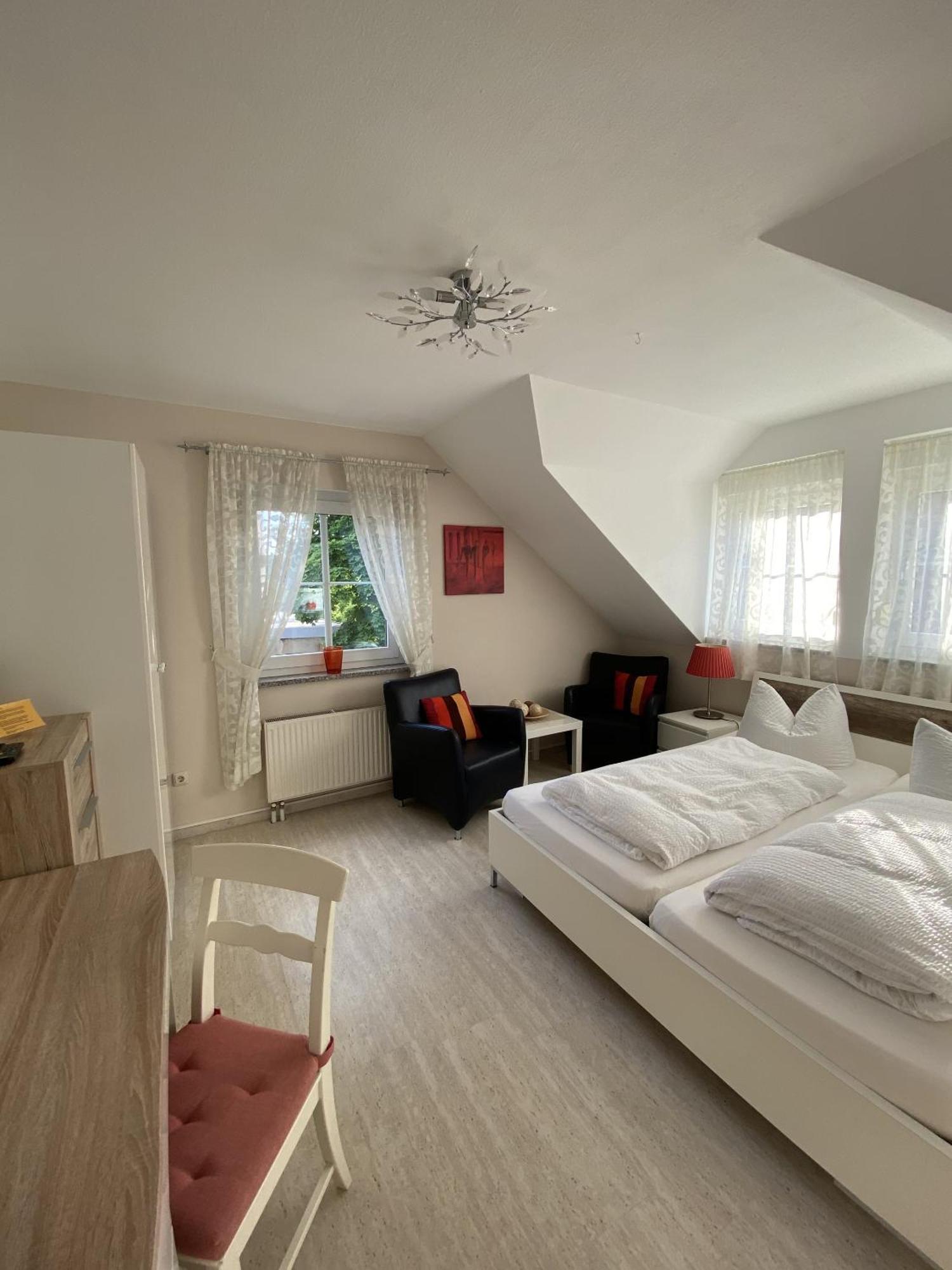 Apartments Und Zimmer Gaestehaus Matthias دريسدن الغرفة الصورة