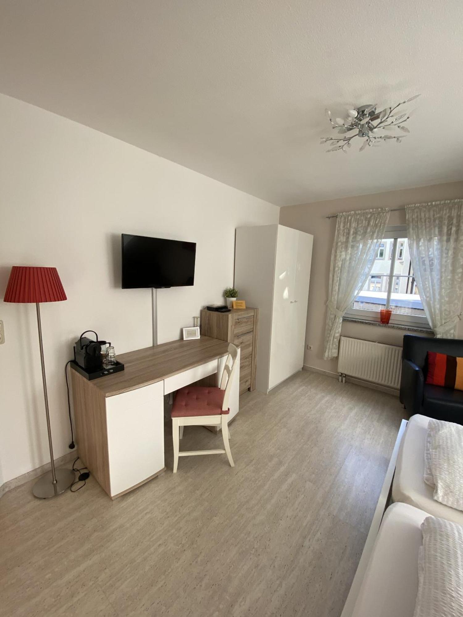 Apartments Und Zimmer Gaestehaus Matthias دريسدن الغرفة الصورة