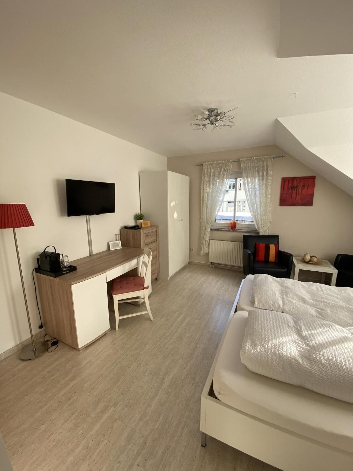 Apartments Und Zimmer Gaestehaus Matthias دريسدن الغرفة الصورة